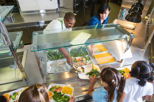 Travailler en cantine scolaire : essentiels a savoir